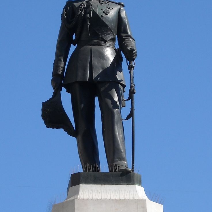 Estátua de D. Pedro V na Praça da Batalha