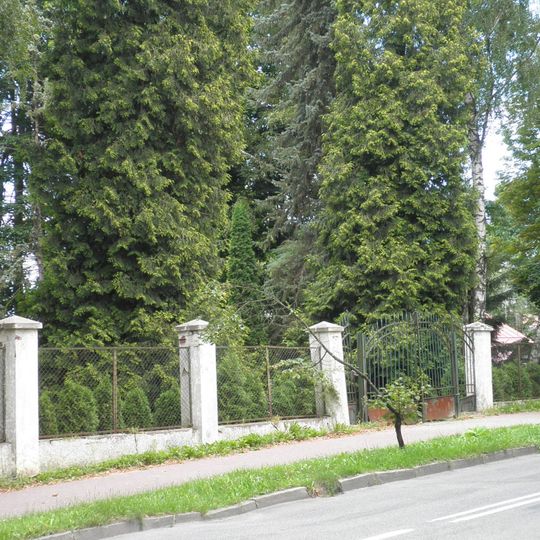 Ogrodzenie z bramą wjazdową