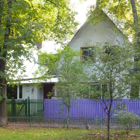 Улица Поленова 11