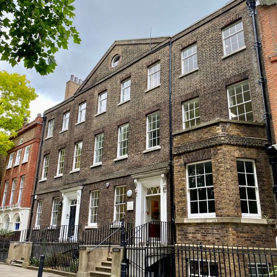 8 And 9, Richmond Green