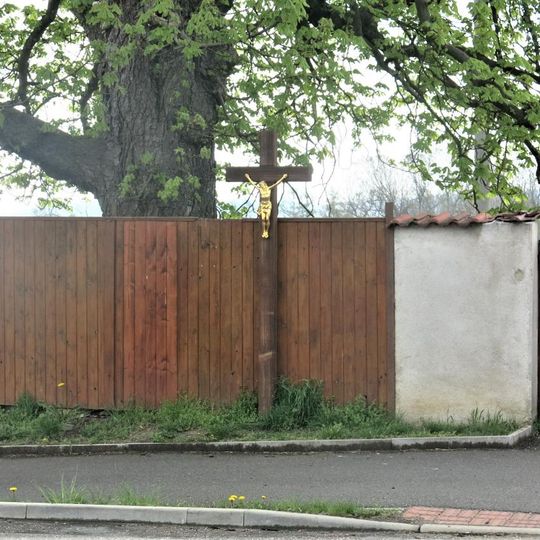 Kříž v Tyršově ulici v Týnci nad Labem