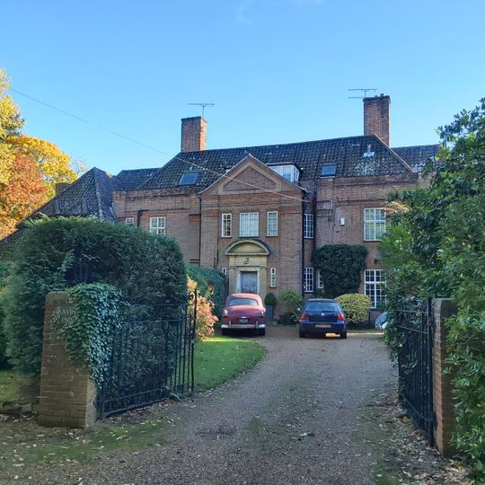 Mavins End  Mavins House And Attached Garage