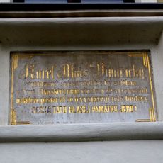 Pamětní deska Karla Aloise Vinařického na škole
