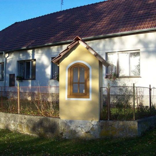 Kaplička na návsi v Psárově