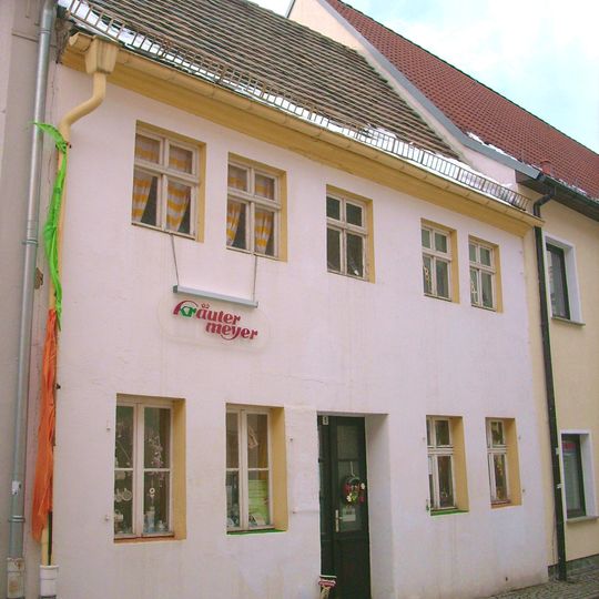 Wohnhaus in geschlossener Bebauung Mittelstraße 5