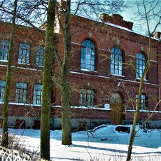 Здание, в котором на 1-м волостном съезде советов была провозглашена советская власть в спировской волости и создан исполком совета рабочих и крестьянских депутатов