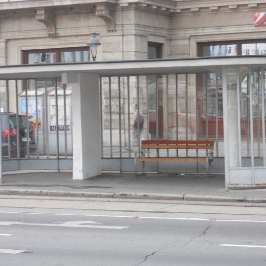 Public transport shelter on Schubertring