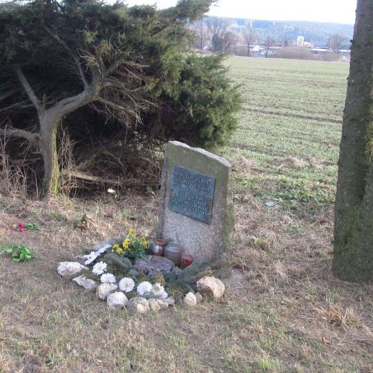 Pomník západně od Pacova