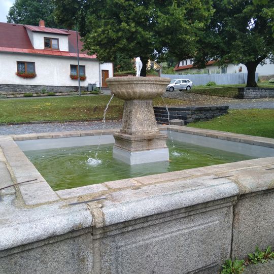 Kašna ve Svratce na náměstí Národního povstání