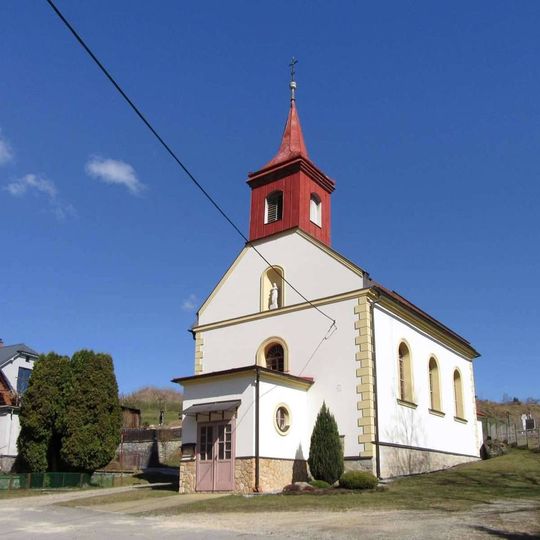 Kaple svatého Jana a Pavla v Komňátce u hřbitova