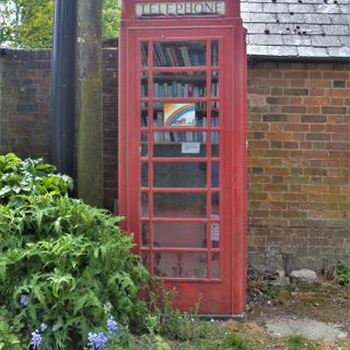 K6 Telephone Kiosk To West Of The Old Schoolhouse