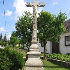 Kříž u kaple v Radkovicích u Budče