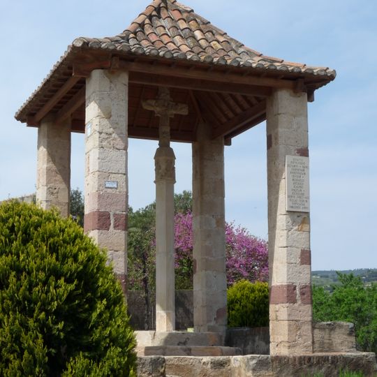 Creu de terme coberta