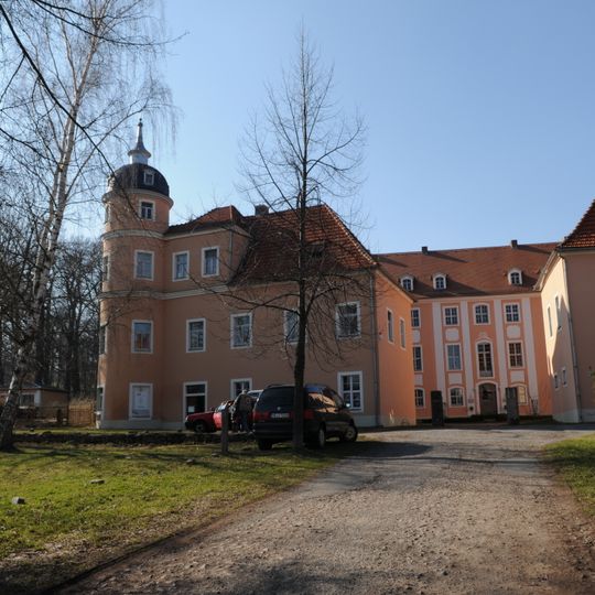 Sachgesamtheit '''Schloss Reichstädt''' Am Schloß 1; 2; 5