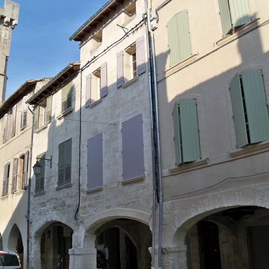 Maison à arcades, place de l'Église, rue de l'Hôpital
