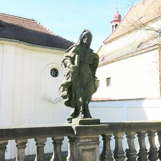 Socha svaté Alžběty na balustrádě před Loretou v Rumburku