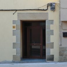 Llinda i portal al carrer Gran, 37