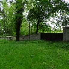 Vjezdová severní brána zámeckého parku Vrchotovy Janovice