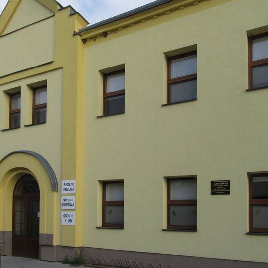 Pamětní deska v Lanžhotě na ulici Komenského