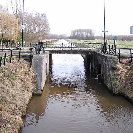 Sluisbrug over het Zuiderafwateringskanaal
