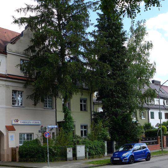 Langgezogene Reihenhausgruppe