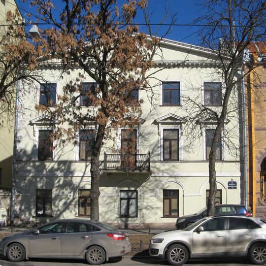 4 Linia, 11 - Gilmore House