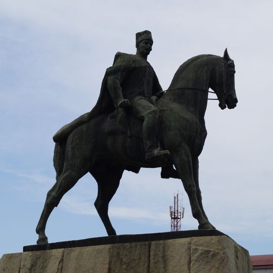 Памятник Махачу Дахадаеву