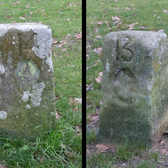 Bornes fleurdelysées