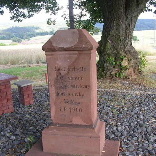 Kříž na východním okraji Černých Voděrad