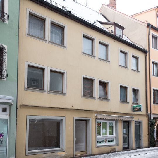 Wohn- und Geschäftshaus