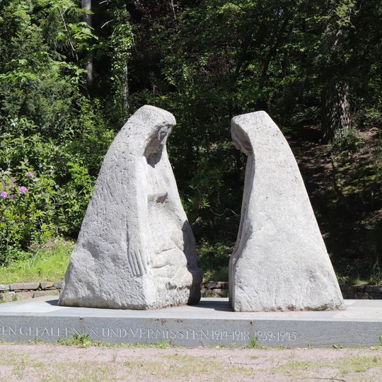 Skulptur "Trauernde Frauen"