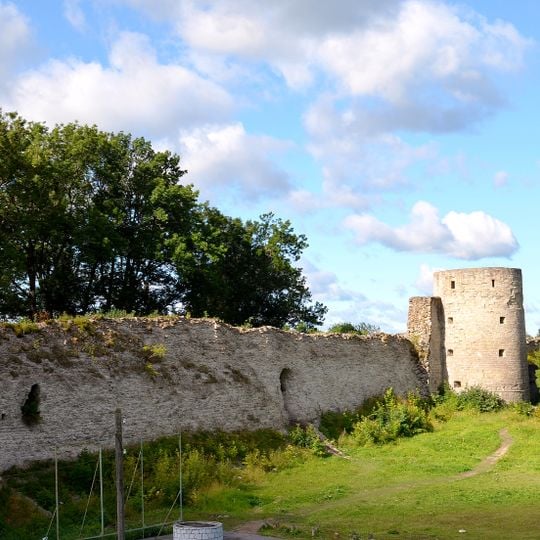 Стена между Северной и Средней башнями