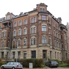 Mietshaus in geschlossener Bebauung in Ecklage mit Vorgarten Weststraße 31