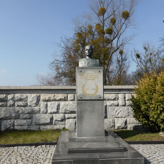 Памятник-бюст Герою Советского Союза, гвардии полковнику С.И. Полецкому