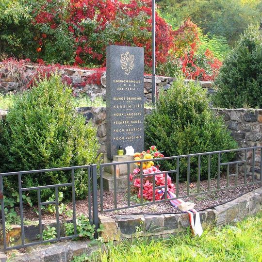 Pomník padlým v květnu 1945 u Zákolan