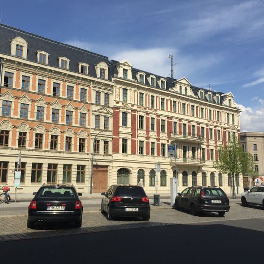 Fassade als Rest des Mietshauses in geschlossener Bebauung Bahnhofstraße 24