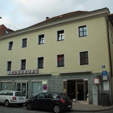 Wohn- und Geschäftshaus