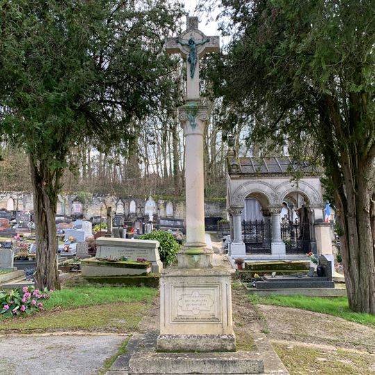 Croix du cimetière ancien de Gouvieux