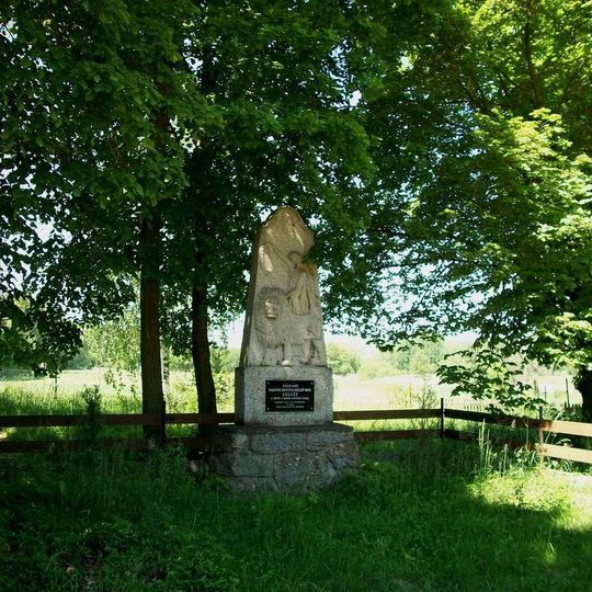 Pomník padlým západně od záluží