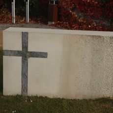 Betonový kříž u kaple Nejsvětějšího Srdce Páně v Číměři