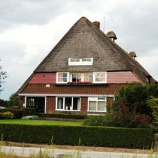 Villa, losse veestal waarin oorspronkelijk twee arbeiderswoningen