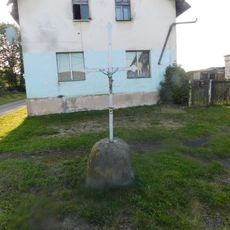 Kříž na rozcestí v Otročíně