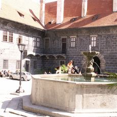 Kašna na 2.nádvoří zámku Český Krumlov