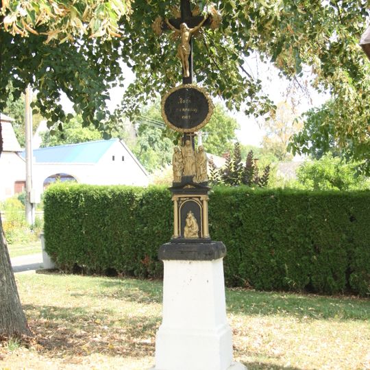 Kříž u kaple v Hrozněticích