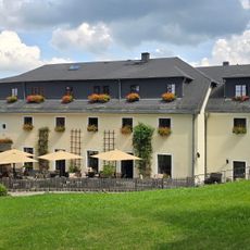 Inn with all parts of the building, including the hall Schloßstraße 12