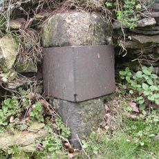 Milestone, Tetbury Hill, S village