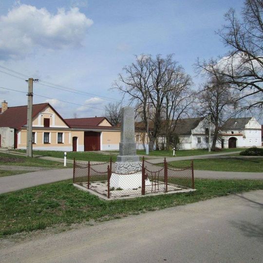 Pomník padlým v Mažicích