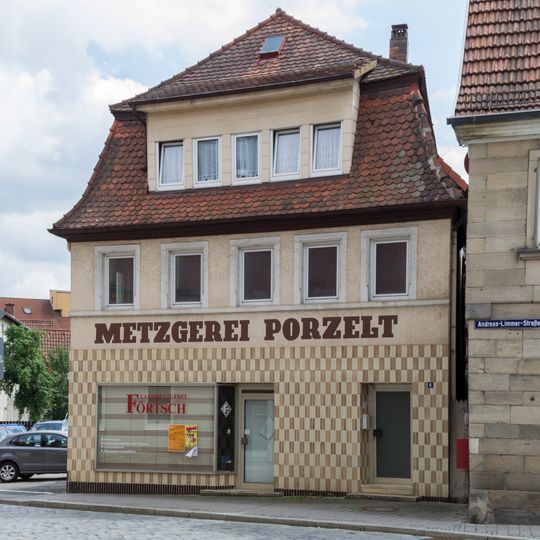 Wohn- und Geschäftshaus