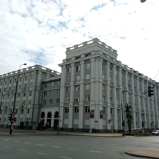 Blok przy ulicy Odyńca 57