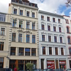 Wohnhaus in geschlossener Bebauung, mit Laden mit originaler Front Elisabethstraße 11a